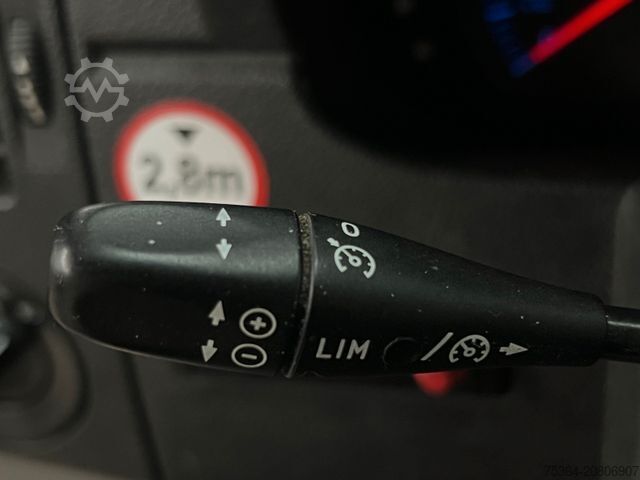 Minibus VOLKSWAGEN Crafter 2.5 TDi Maxi 9Sitze + Lift ENGINE BROKEN