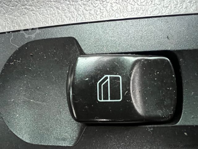 Minibus VOLKSWAGEN Crafter 2.5 TDi Maxi 9Sitze + Lift ENGINE BROKEN