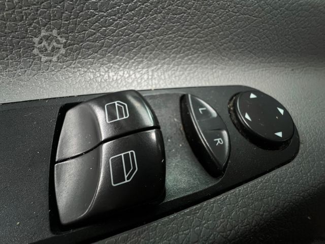 Minibus VOLKSWAGEN Crafter 2.5 TDi Maxi 9Sitze + Lift ENGINE BROKEN