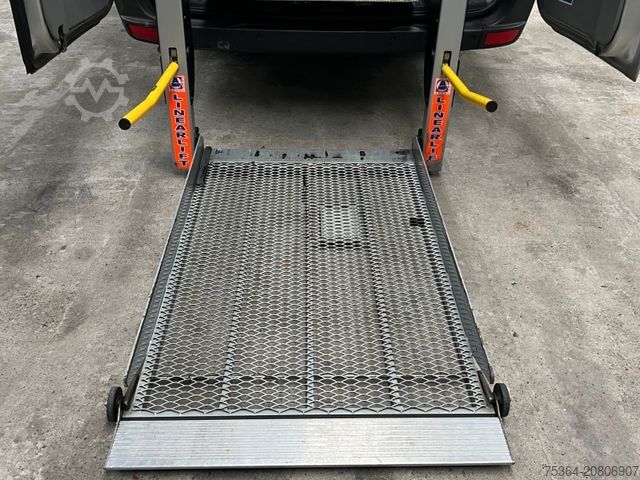 Minibus VOLKSWAGEN Crafter 2.5 TDi Maxi 9Sitze + Lift ENGINE BROKEN