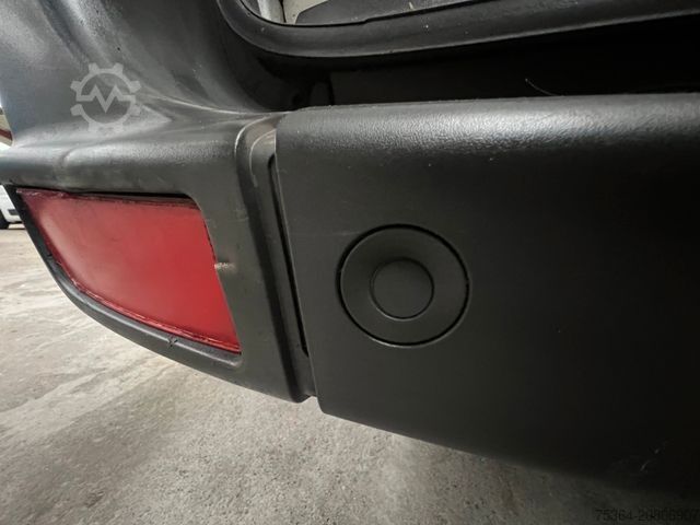 Minibus VOLKSWAGEN Crafter 2.5 TDi Maxi 9Sitze + Lift ENGINE BROKEN