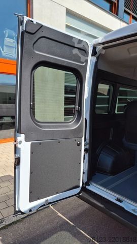 High top van PEUGEOT Boxer  Hochraum 9 Sitzer L3H2 verglast BlueHDi