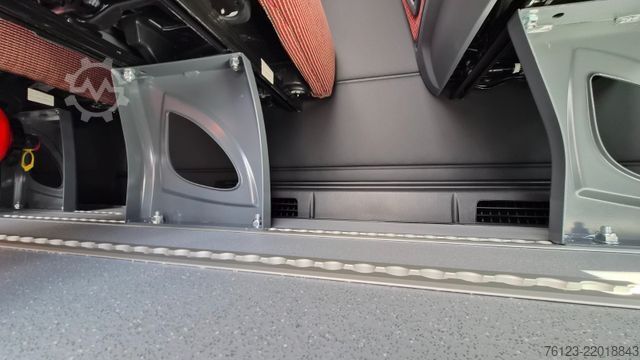 Minibus MERCEDES-BENZ 8 Sprinter Lord Light 22 Sitzer Vorlauffahrzeug