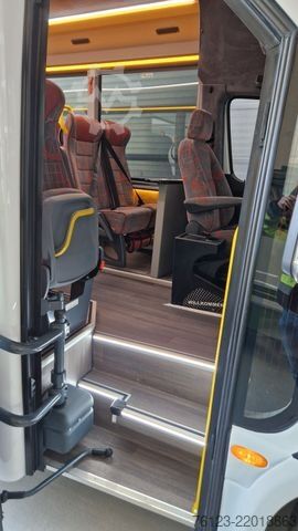 Minibus MERCEDES-BENZ 30 Sitzer Schul- Transferbus 519 Vorlauffahrzeug