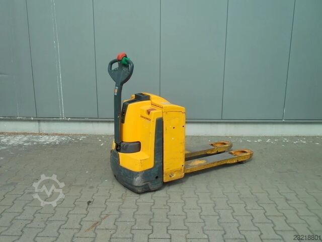 Elektro-Niederhubwagen JUNGHEINRICH EJE 220