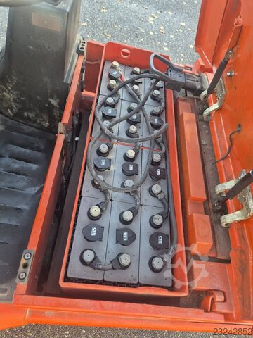 LINDE E12Z-02 3-wheel electric forklift, 3F460 mast, year of manufacture 2000, 4,600 operating hours LINDE E12Z-02