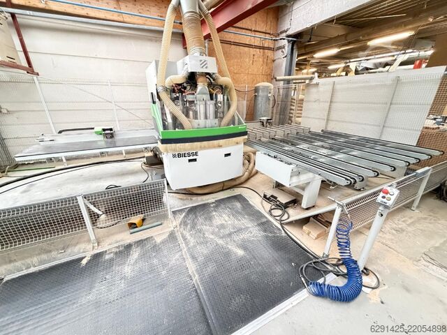 Bearbeitungszentrum mit Durchlauf BIESSE SKIPPER 130