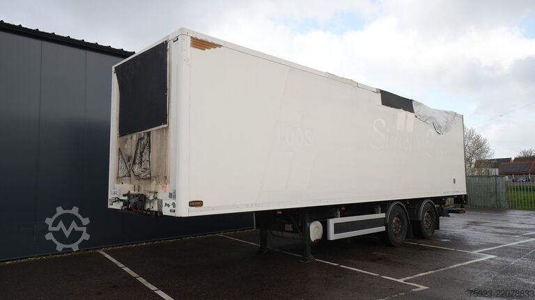 Suitcase Pacton Closed box trailer damaged box