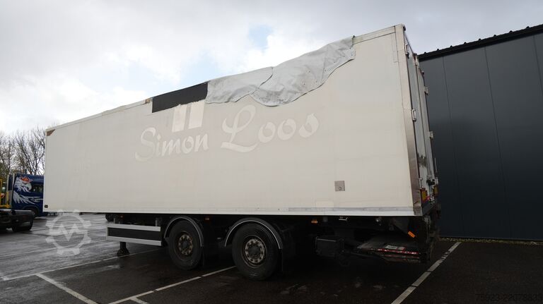 Suitcase Pacton Closed box trailer damaged box