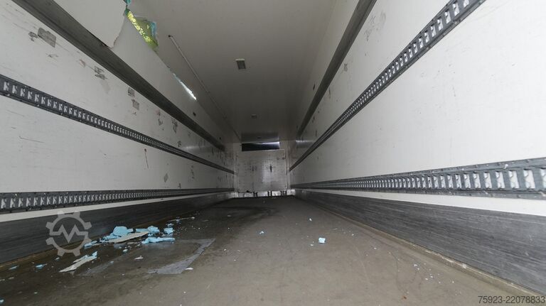 Suitcase Pacton Closed box trailer damaged box