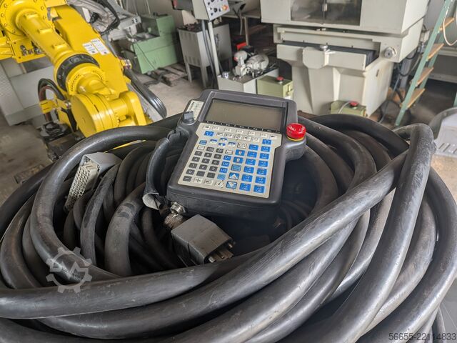 Industrial robot FANUC R-2000iB / 210F