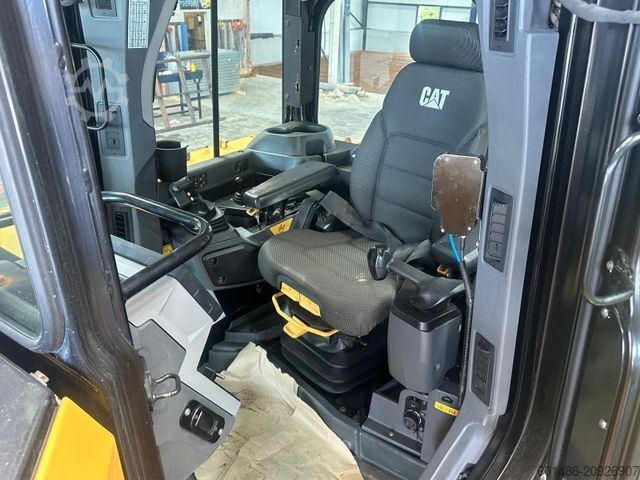 Road roller CATERPILLAR D6 LGP Baujahr 2020