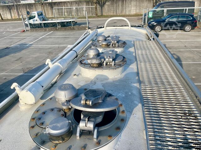 Tanker truck VOLVO FL6-250