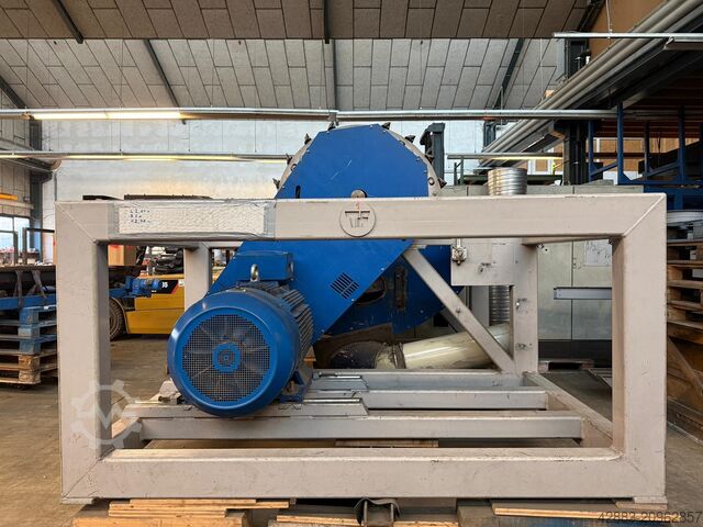 Granulating mill (tyre shredder) RW Recycling World Reifenwolf