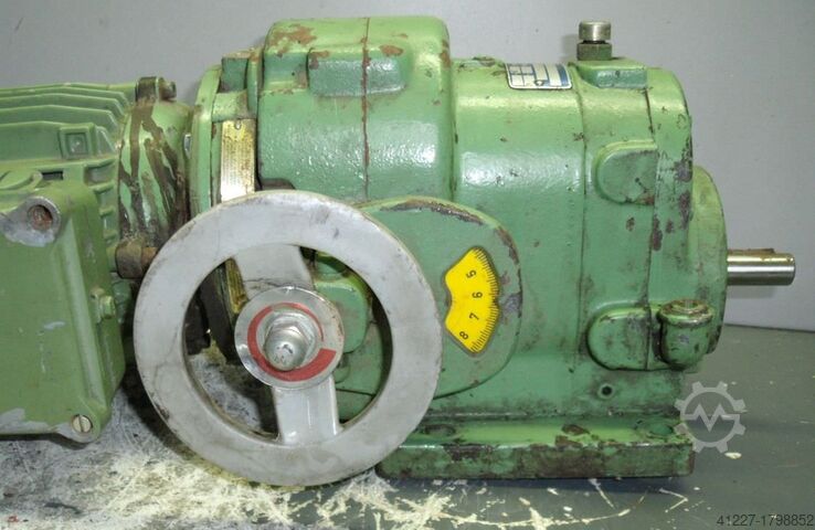 Regelbarer Getriebemotor 0,75 kW 120-600 U/min HEW EXF 80L/4