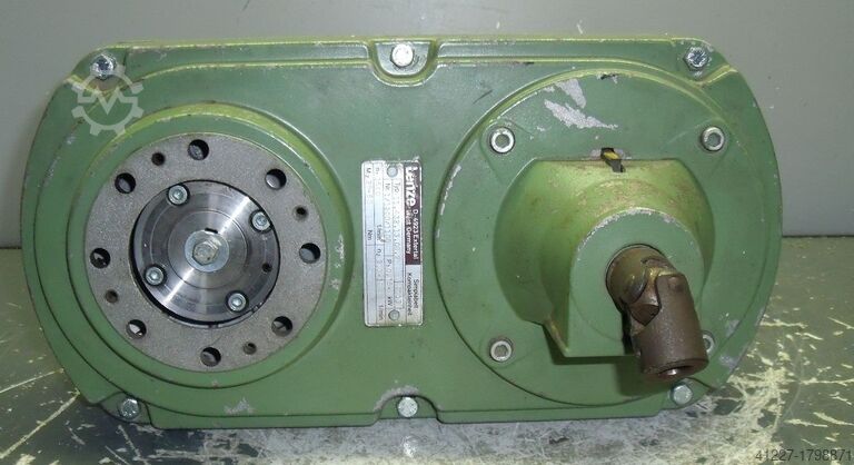 Variable speed geared motor 0.75 kW 39-213 rpm LENZE 8F4-379H