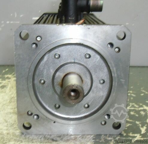 Servo motor 3.9 kW 3455 Rpm Lenze MDF