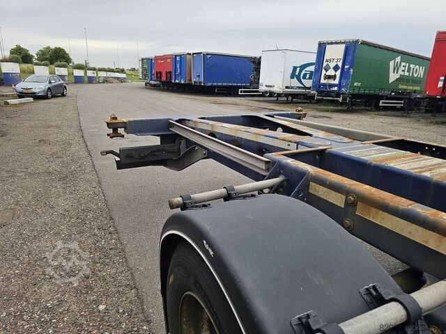 Container transport D-TEC VCC-01 / 45 FOOT CONTAINER CHASSIS / VALKX AXLES.