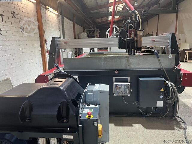 Wasserstrahlschneidanlage INNOMAX MAXIEM 2040 Wasserstrahlschneidanlage