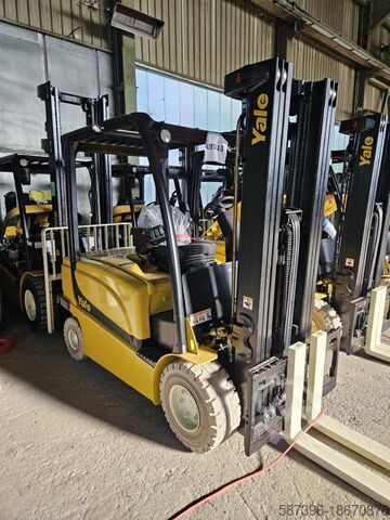 Electric 4-wheel forklift Yale ERP35VL