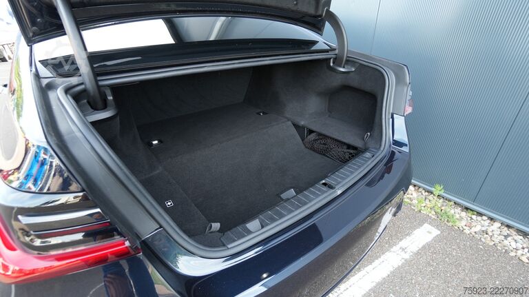 Passenger transportation BMW 745Le xDrive Hybrid 6-cyl