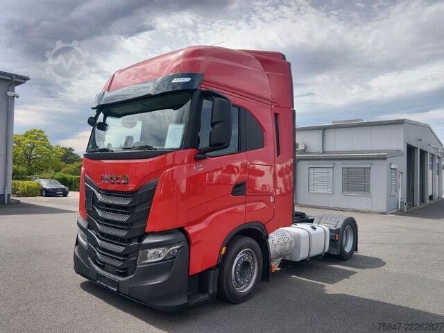 Volume tractor unit Iveco S-Way AS 440 S 46 T/FP LT Hubsattelkuppl