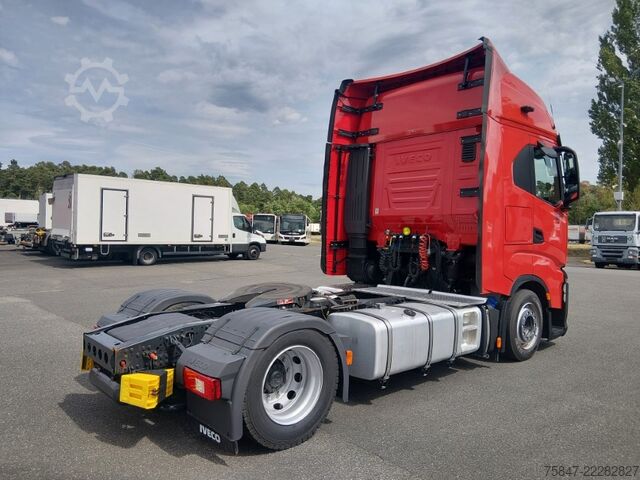 Volume tractor unit Iveco S-Way AS 440 S 46 T/FP LT Hubsattelkuppl