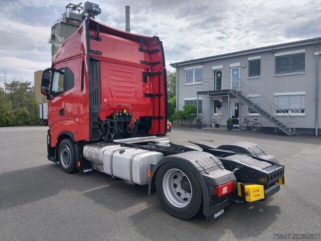 Volume tractor unit Iveco S-Way AS 440 S 46 T/FP LT Hubsattelkuppl