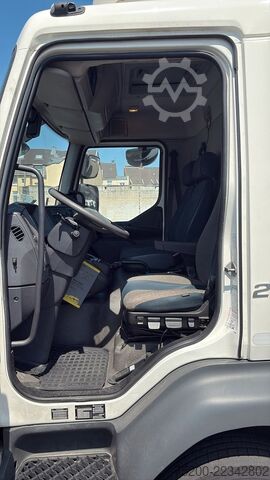 Box truck VOLVO FL250 Koffer / LBW 12to/Kam/TEMP/Klima