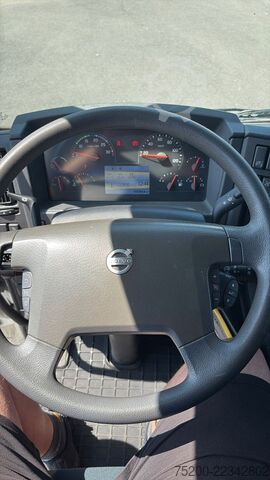 Box truck VOLVO FL250 Koffer / LBW 12to/Kam/TEMP/Klima