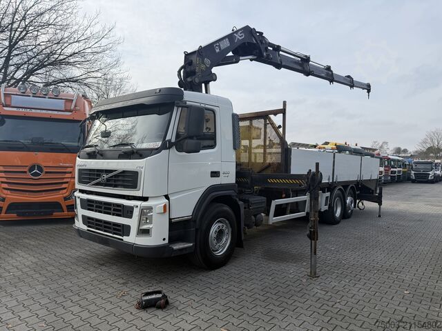 LKW mit Pritsche (offen) Volvo FM300 6X2*4 Maschinentransporter Kran Hiab 322