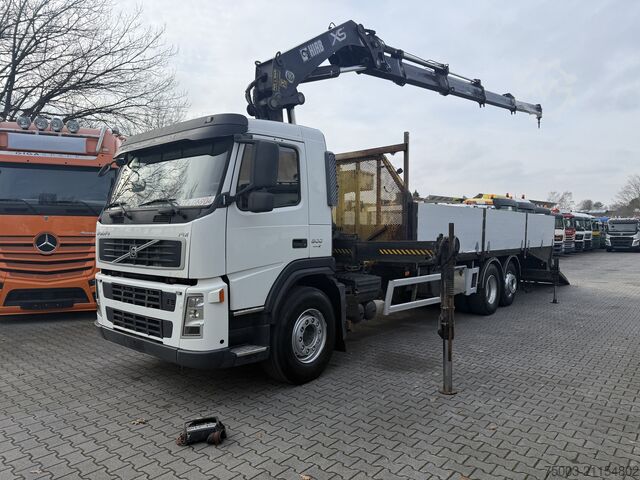 LKW mit Pritsche (offen) Volvo FM300 6X2*4 Maschinentransporter Kran Hiab 322
