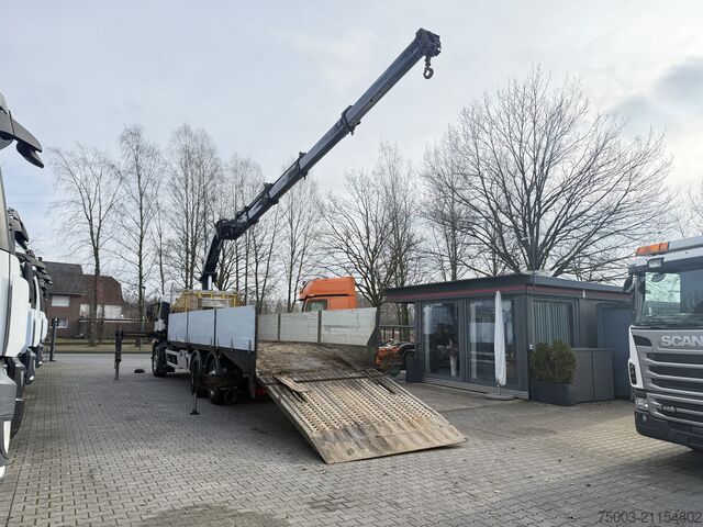 LKW mit Pritsche (offen) Volvo FM300 6X2*4 Maschinentransporter Kran Hiab 322