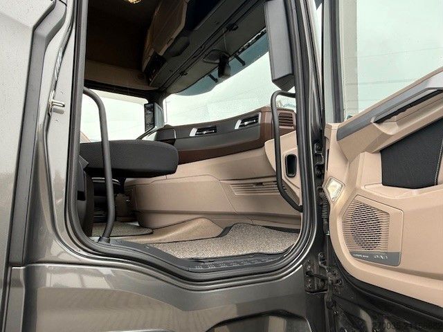 Standard SZM DAF XG+ 530 NGD ACC+Intarder+ALU+Leder+2Tanks+TOP