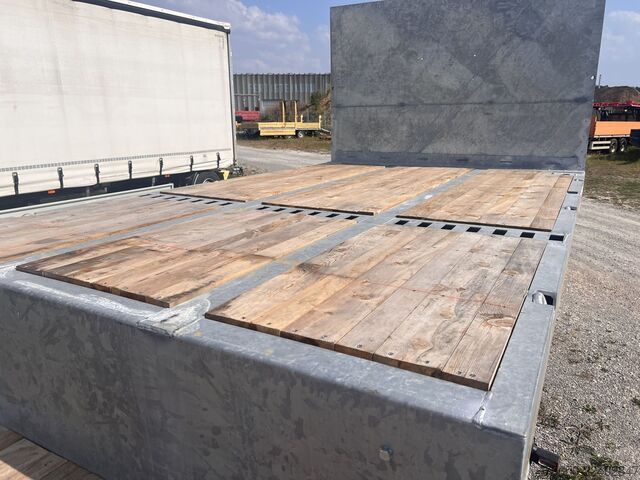 Low loader semitrailer Möslein ST 3 Plato 8,7  3 Achs Satteltieflader Plato 45 t GGfür Fertigteile, Baumaschinen