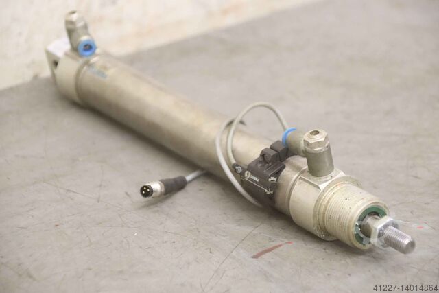Pneumatic cylinder with proximity switch Festo DSNU-32-180-PPS-A