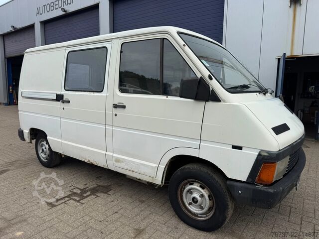 Panel van Renault Trafic **PETROL-ESSENCE-BENZINE**