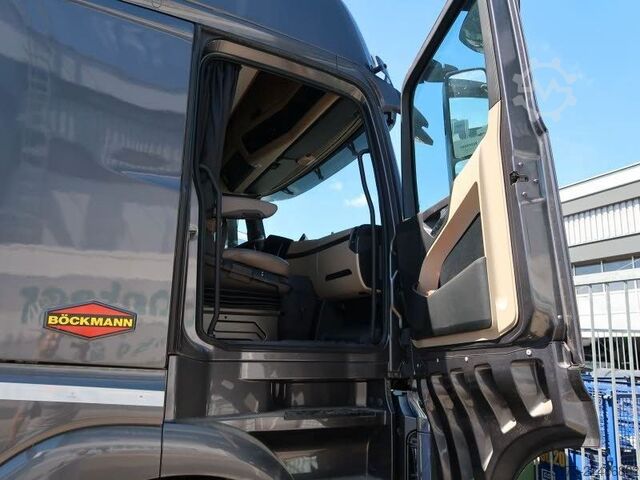 Cattle truck MERCEDES-BENZ Actros 25L Böckmann Horses Big Equipe L3.56.26