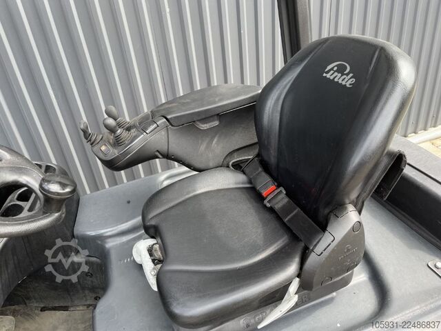Electric 3-wheel forklift Linde E16-02