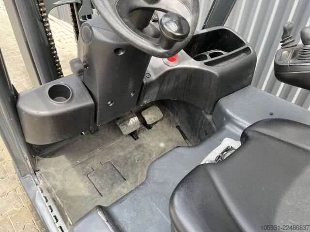 Electric 3-wheel forklift Linde E16-02