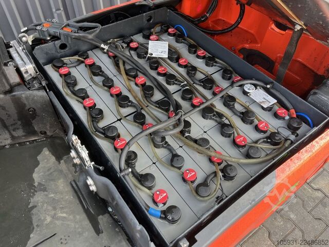 Electric 3-wheel forklift Linde E16-02
