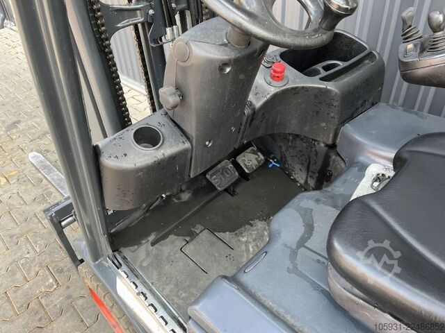 Electric 3-wheel forklift Linde E16-02