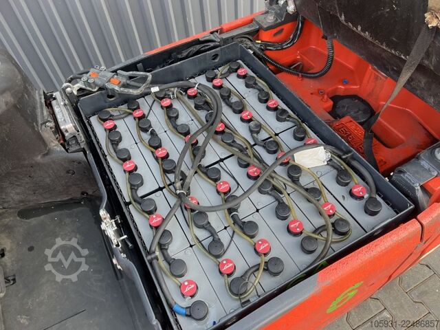 Electric 3-wheel forklift Linde E16-02