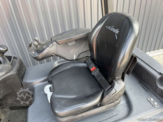 Electric 3-wheel forklift Linde E16-02