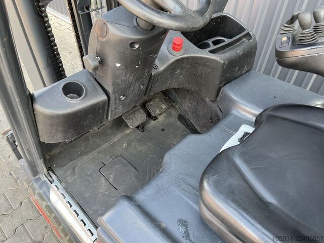Electric 3-wheel forklift Linde E16-02
