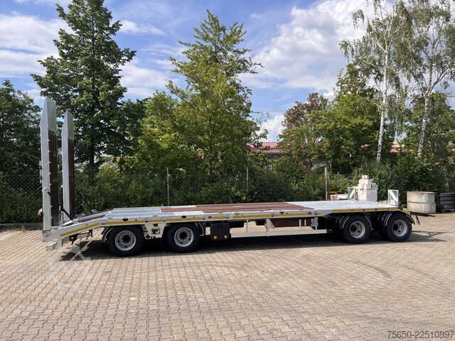 Low loader trailer Möslein T4 VB H1 gerade  neuer 4 Achs Tieflader gerade Ladefläche