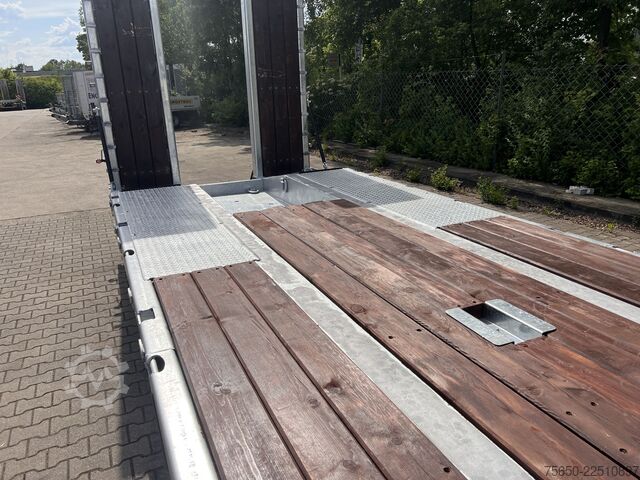Low loader trailer Möslein T4 VB H1 gerade  neuer 4 Achs Tieflader gerade Ladefläche