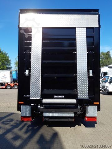 Car carrier truck VOLVO 8x2 mit Schwerlast-Ladebordwand Rampe Stapler