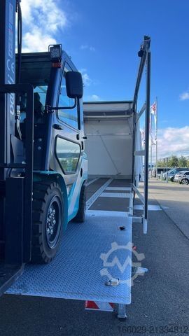 Flatbed truck with tarp VOLVO 8x2 mit Schwerlast-Ladebordwand Rampe Stapler