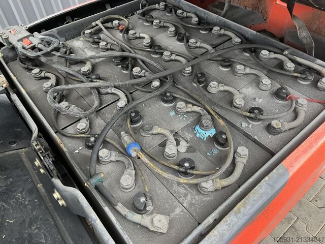 Electric 3-wheel forklift Linde E20L-02